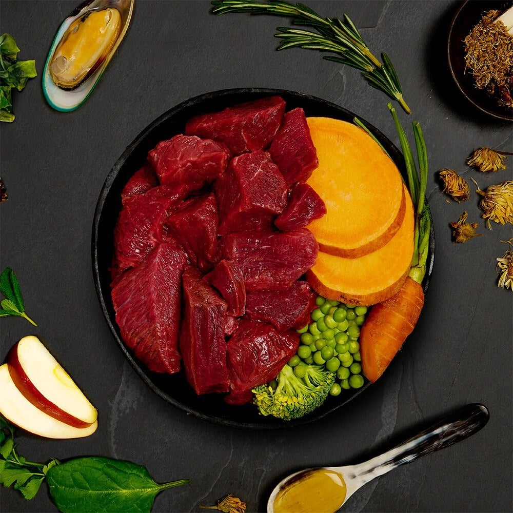 Fresh beef, sweet potato, peas, carrot, broccoli and green lipped mussel, the ingredients in Canagan Beef Stew