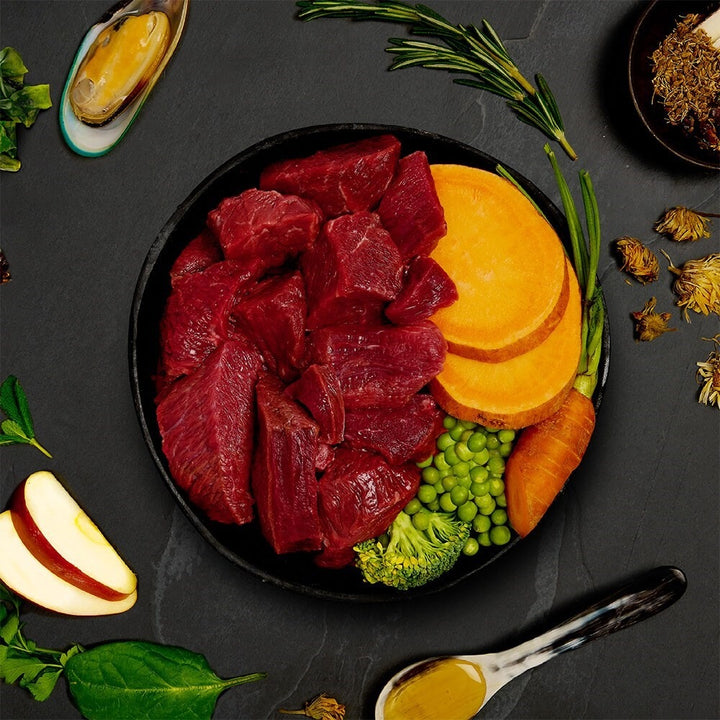 Fresh beef, sweet potato, peas, carrot, broccoli and green lipped mussel, the ingredients in Canagan Beef Stew