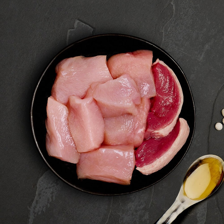 Fresh chicken and duck breast, the ingredients in Canagan Chicken with Duck for cats
